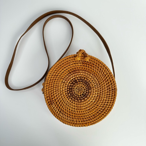 STRAW STUDIOS Round Rattan Crossbody Bag Brown Woven Ata Grass Loop Closure - Picture 12 of 12